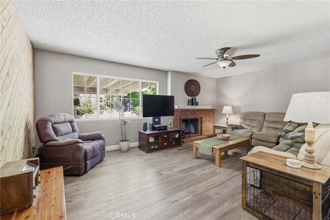 Photo - 28003 Urbandale Ave