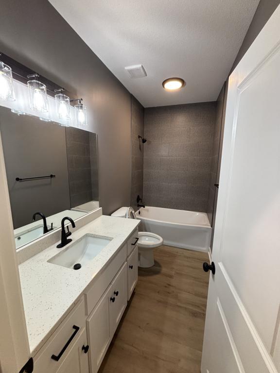 Photo - 805 Thieme St