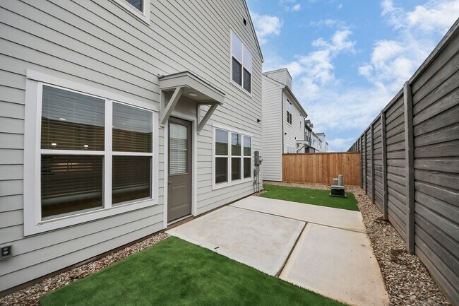 Building Photo - 22013 Lesley Grove Ln Rental