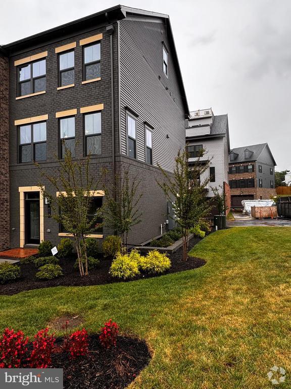 Building Photo - 806 S Greenbrier St Rental