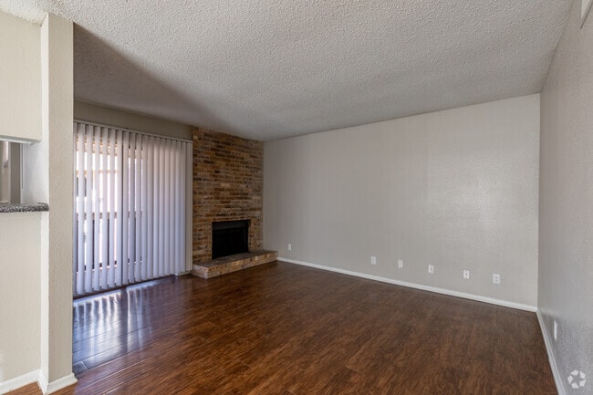 3BR, 2BA - 1,174 SF