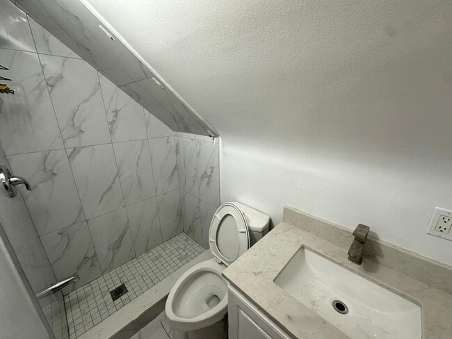 Photo - Well-Maintained Upper-Level Apartment (1 Bed, 1 Bath) Unit UPPER