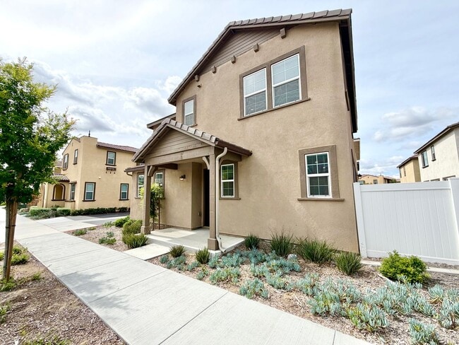 Building Photo - 3 bedroom Solar Home in Heirloom Farms for LEASE!