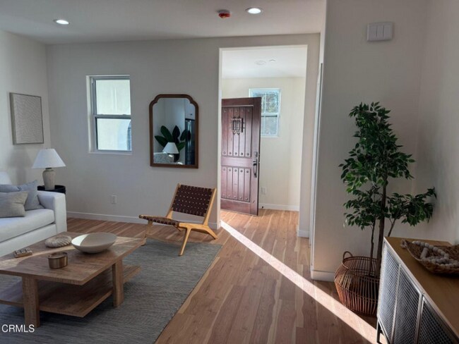 Photo - 1150 W 1st St