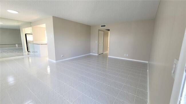 Building Photo - 400 SW 134th Way Unit 401F Rental