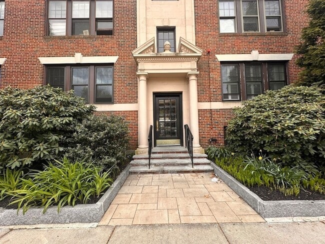 Building Photo - 1982 Commonwealth Ave Unit 4