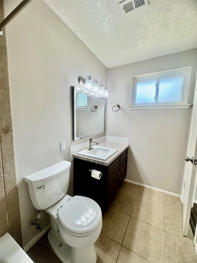 Building Photo - 527 Kingsbury Ln