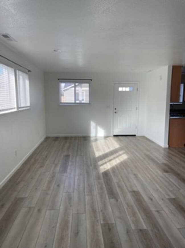 Photo - 3 BEDROOMS SINGLE LEVEL HOME