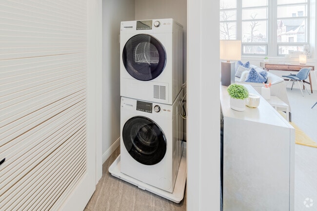 1 BR, 1 BA