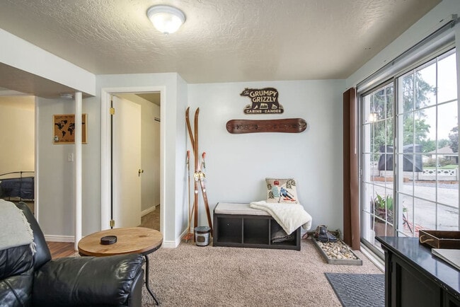 Building Photo - 1212 E 8280 S Rental