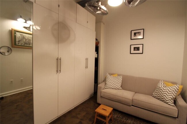 Photo - 172 Haynes St SW Unit 208