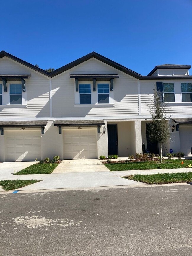 Like new 3 bedroom, 2.5 bathroom, 1 car ga... - Like new 3 bedroom, 2.5 bathroom, 1 car ga... Casa Adosada