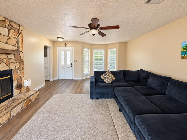 3022 Blue Pine Ln