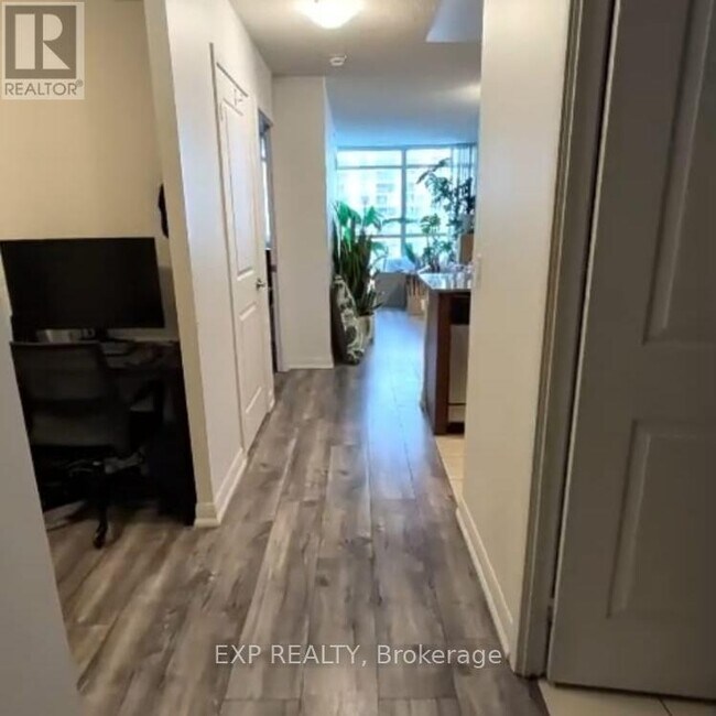 Photo - 205 Sherway Gardens Rd Unité 1711