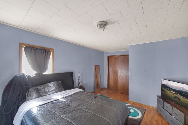 123 W Waupansie St
