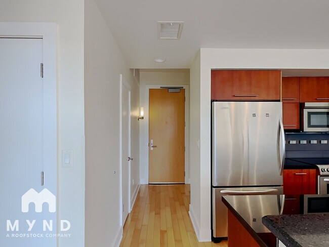 Building Photo - 603 Davis St Rental