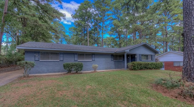 Building Photo - Beautiful Southern Hills Home