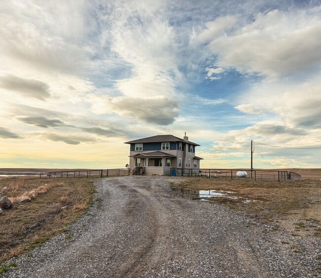 Building Photo - 4 bed 2 bath Home out in the Country