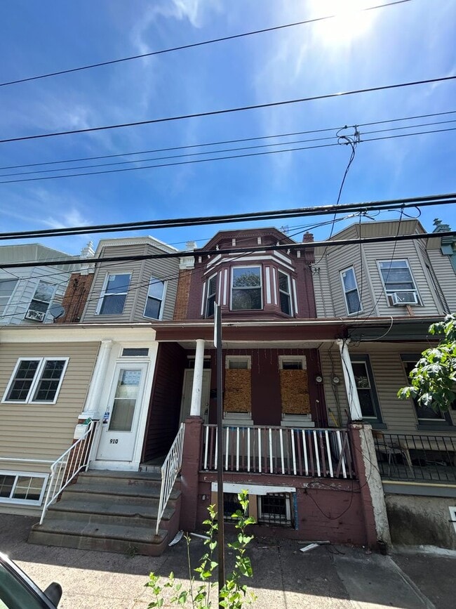 Building Photo - 3 BD / New renovation CO