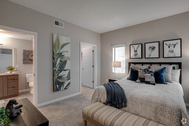 2BR, 2BA - 1,100 SF