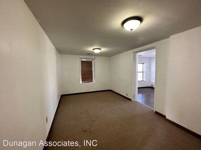 Photo - 1 br, 1 bath House - 402 1/2 S. Lake St.