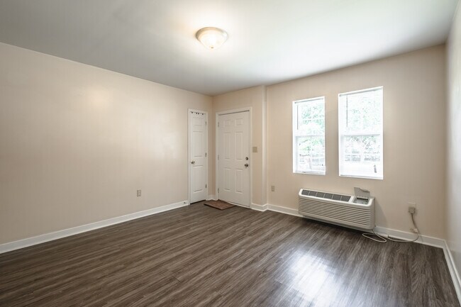 Photo - Evergreen Apartments