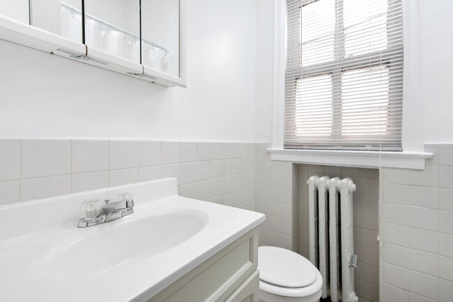 STUD Bathroom - 515 W. Briar