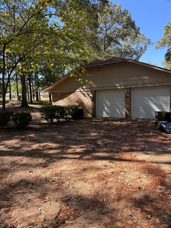 Building Photo - Rental Property in Greenwood