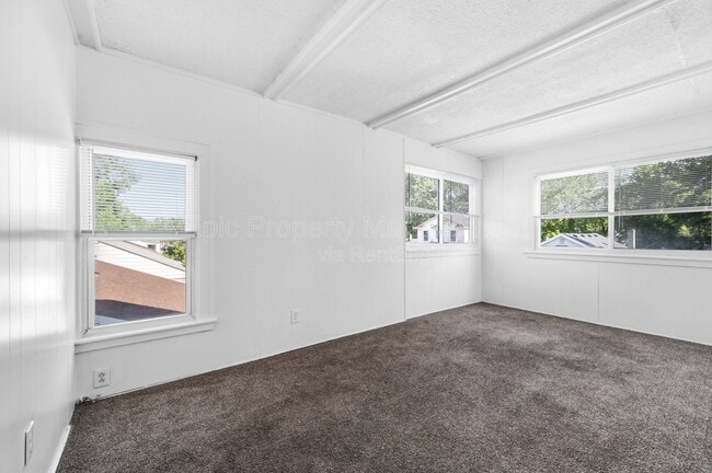 Photo - 1511 E Harry Ave