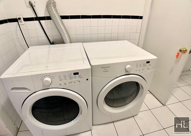 Photo - WEST 58 STREET Unidad PHA