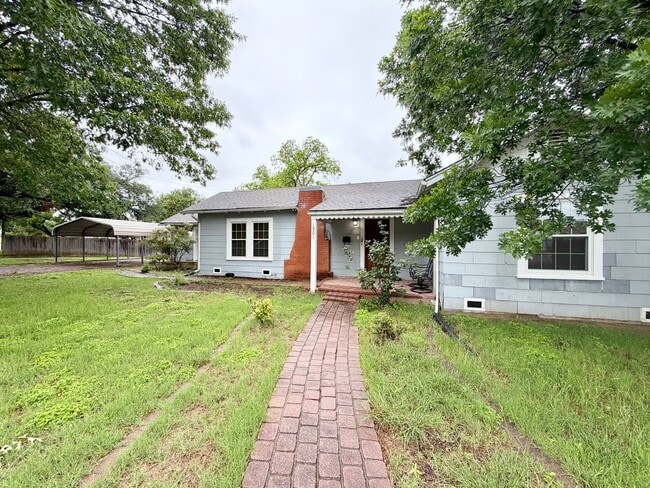 Photo - Spacious 3 bedroom with its own micro-park!