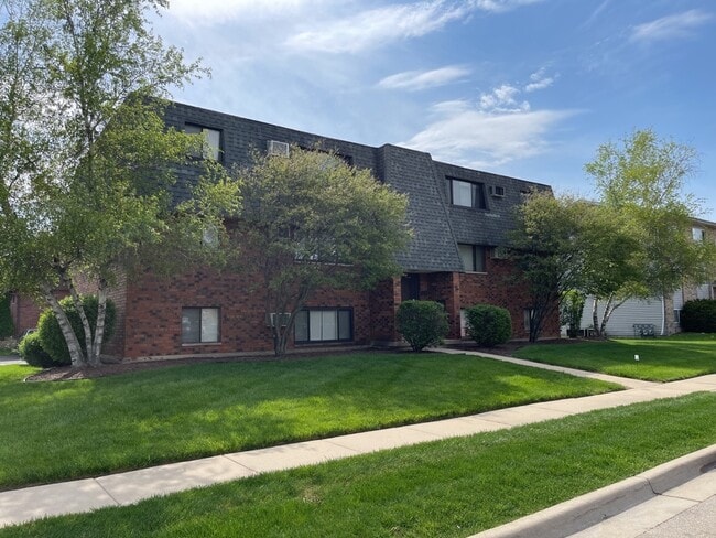 Building Photo - 1253 Getzelman Dr Unit 1N Rental