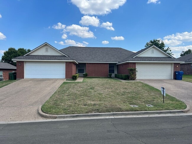 Photo - Duplex *LEASING SPECIAL AVAILABLE*