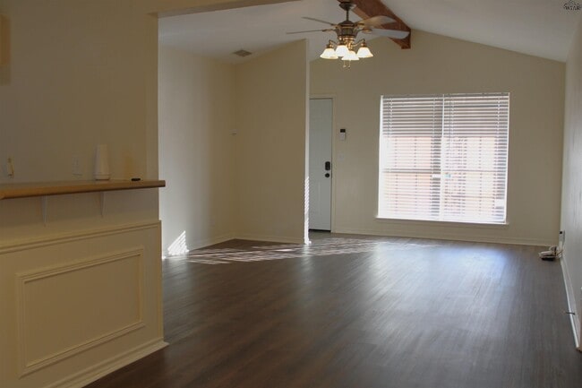 Photo - 1610 Christine Rd