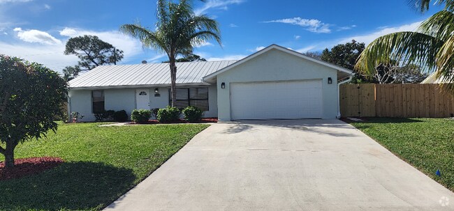 Building Photo - 19945 Gardenia Dr Rental