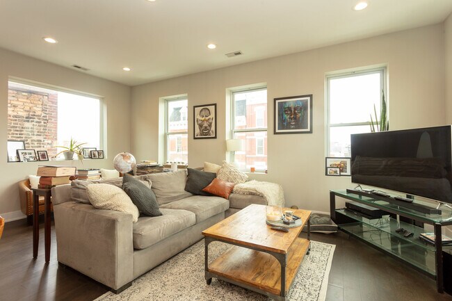 Photo - 1906 S Loomis St Unidad 3