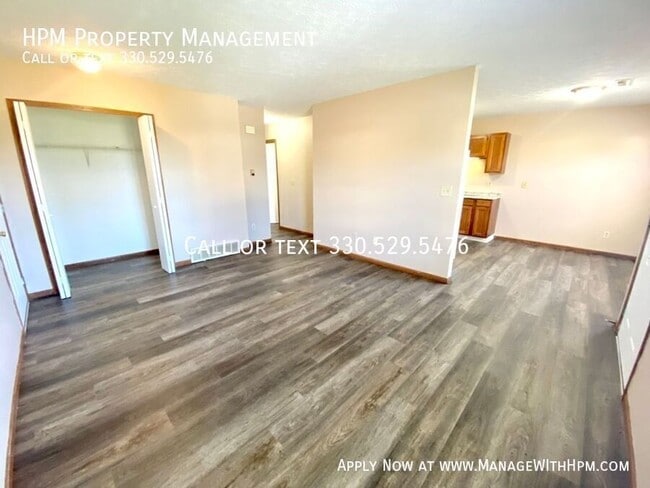 Photo - 2525 Zircon St NE