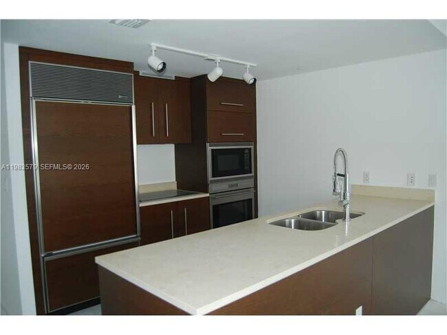 Photo - 475 Brickell Ave Unidad 612