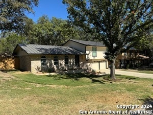1703 Searcy Dr
