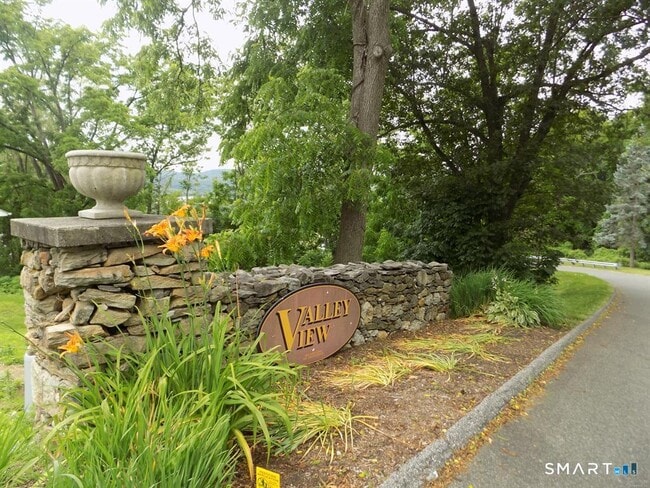 Building Photo - 43 Valley Dr Unit 43