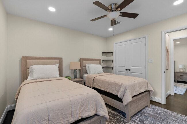 Photo - 2402 Chimney Rock Rd