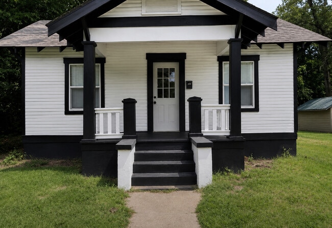 Building Photo - 518 N Nettleton Ave