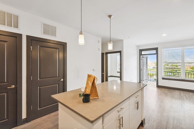 2BR, 2BA - 991SF B1 -