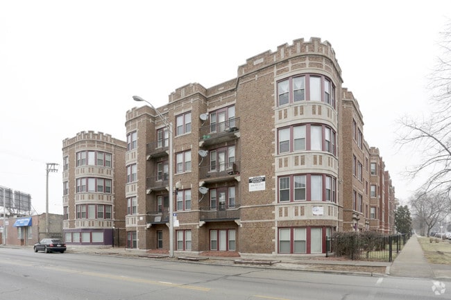 Building Photo - 735-49 N Austin