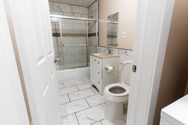 Photo - 305 N Live Oak St Unit apt #2