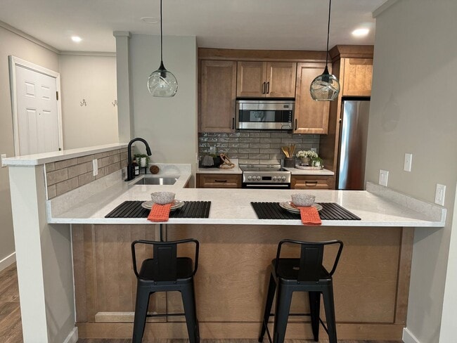 Building Photo - Beautiful One Bedroom Condo - HEAT INCLUDED!! Unit 612