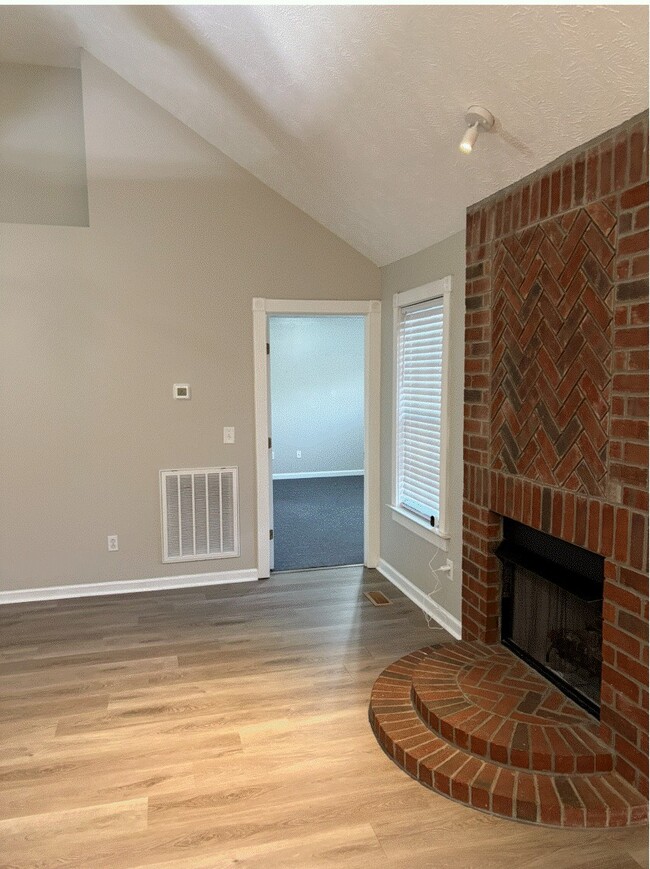 Photo - 6428 Paddington Way
