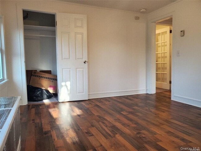 40 Amity St