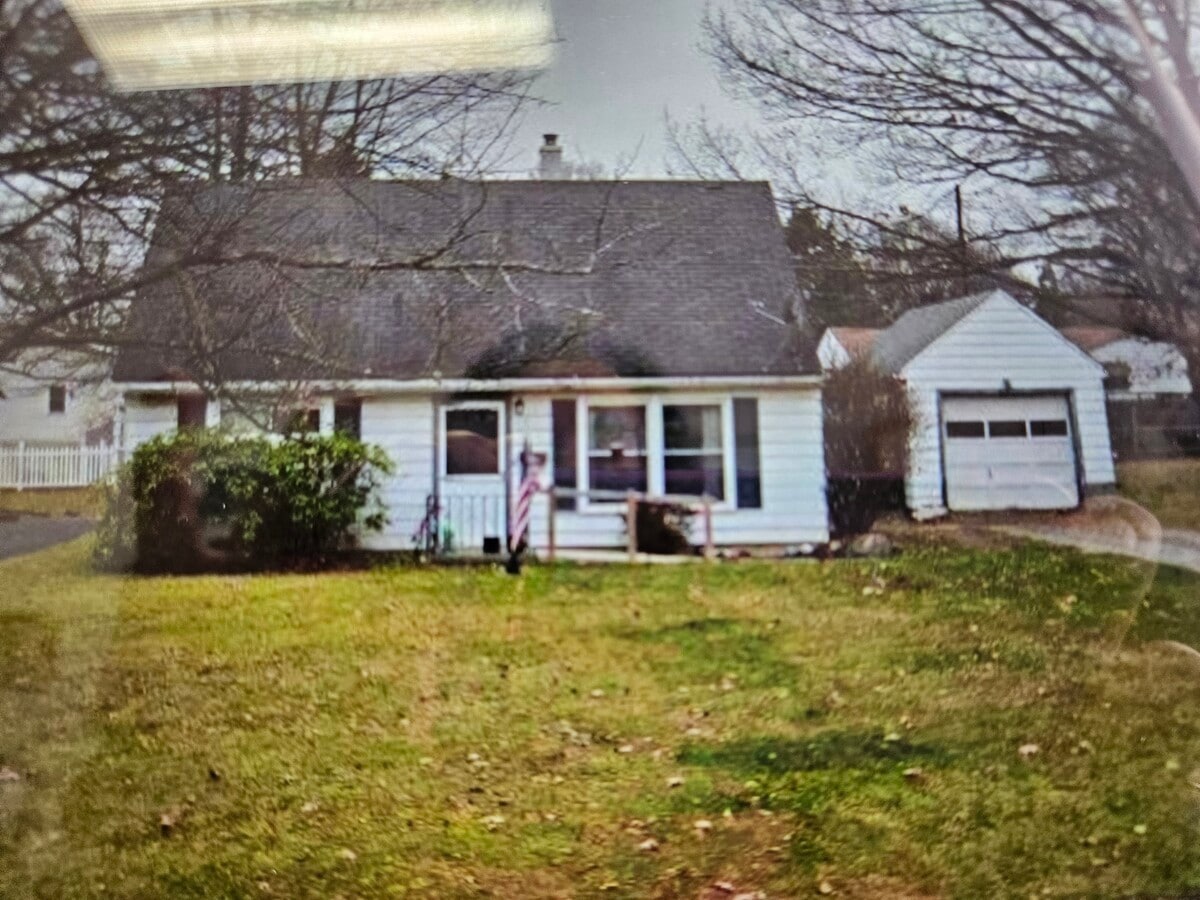 Photo - 2536 Victoria St