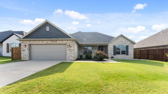 Building Photo - Spacious 4-Bedroom Gem Rental